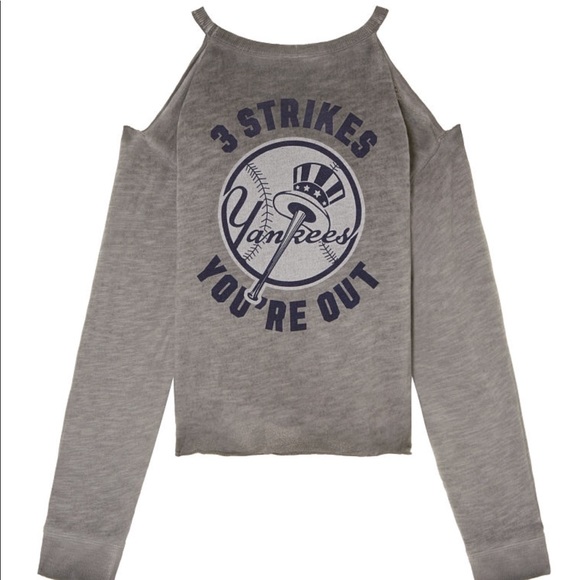 ❌SOLD❌ VS PINK - MLB - Yankees Cold Shoulder - Picture 2 of 5